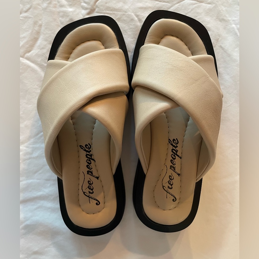 Free People Cream Puffy Crossover Leather Sandals - Size 7